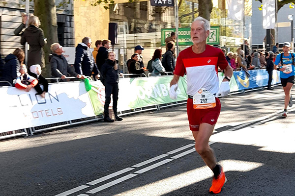 オランダの71歳がロッテルダムマラソンで２時間55分20秒！！