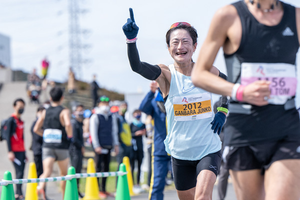 コロナ病棟で働く看護師が女子優勝！「第1回ランナーズフルマラソンチャレンジ2022 in 板橋荒川河川敷」