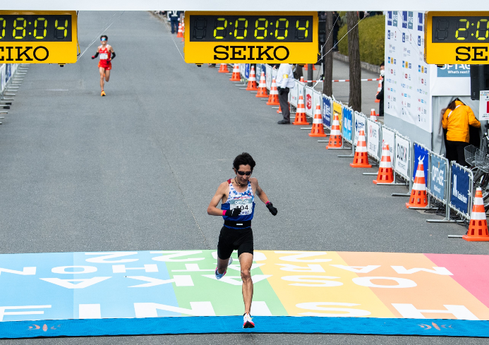37歳1位の岡本直己選手は2月の大阪マラソンで2時間8分2秒の自己ベストを記録した