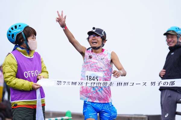 第75回富士登山競走、山頂コースは甲斐大貴選手が優勝。女子は吉住友里選手が4連覇を達成