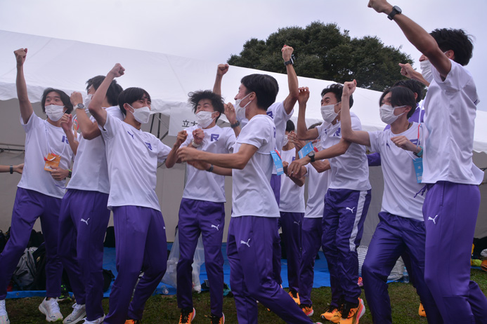 55年ぶりの箱根駅伝出場を決めて喜ぶ立教大学の選手たち