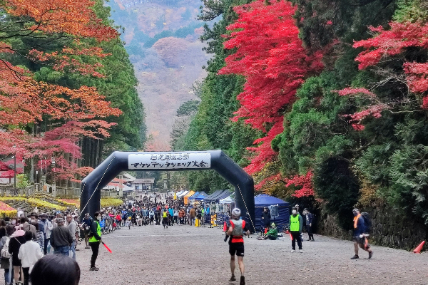 紅葉シーズンの日光で標高差440mのいろは坂を駆け上る！