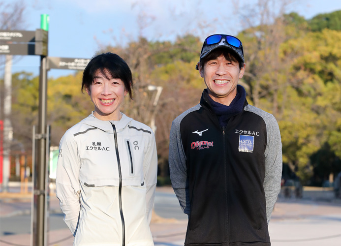 左：100km世界選手権銅メダル・藤澤舞コーチ、右：札幌エクセルAC代表・石井憲コーチ（写真／塩川真悟）