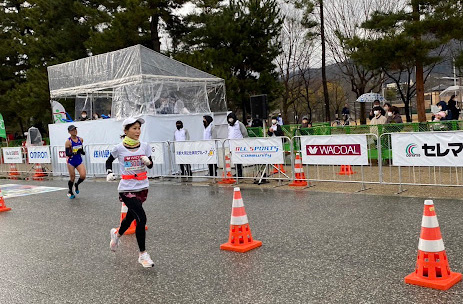 3年ぶりにリアル大会が開催された京都マラソン。「観光スポットビューイングや沿道からの応援にずっと楽しませてもらいました」（西村さん）