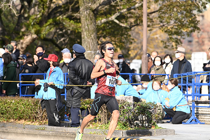 2021年の福岡国際マラソンで2時間19分1秒の自己ベストを出した際の江本さん