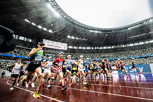 パリ五輪代表内定！　女子優勝の鈴木選手「マラソンは冷静に身を潜めるように走るのが大切」