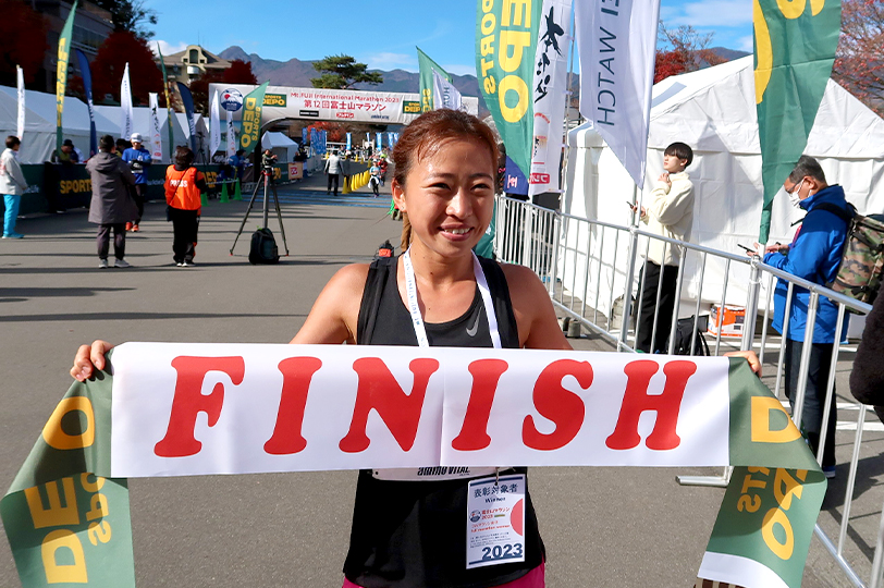 大会新記録の2時間37分33秒で女子2連覇を果たしたのは小林香菜さん。初マラソンも富士山マラソンでした。