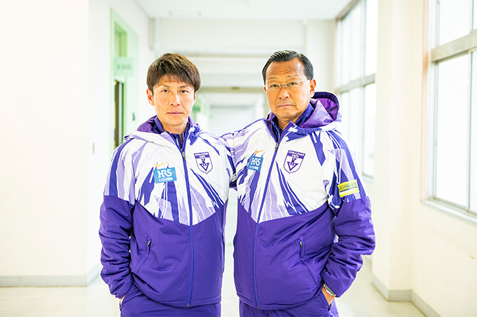 今年度からチームを率いる藤田敦史監督（左）と大八木弘明総監督