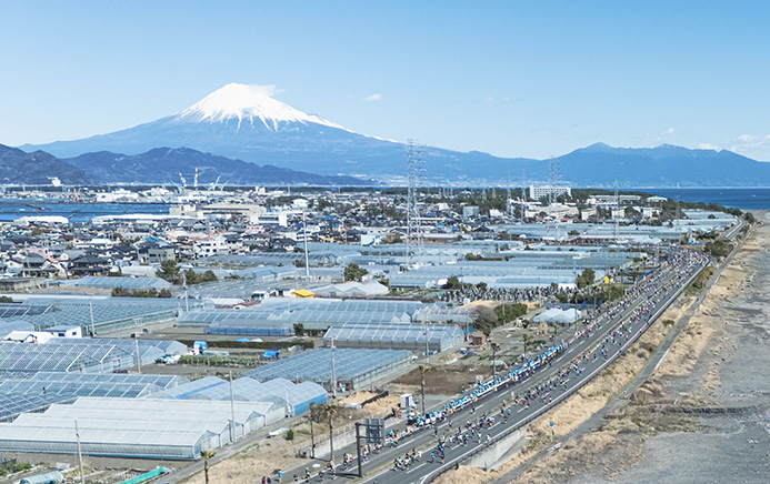 富士山もクッキリ見える絶好のコンディションで行われた（写真／軍記ひろし）