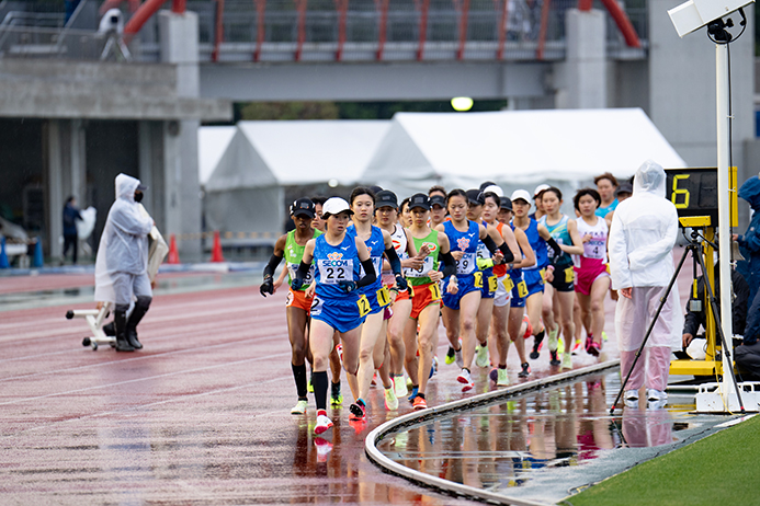 マラソンや陸上競技の大会は「審判員」がいて成立している