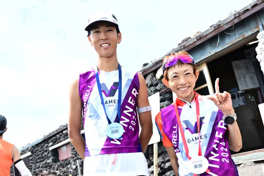 富士登山競走の女子は吉住友里選手が6連覇、男子は近江竜之介選手が2連覇