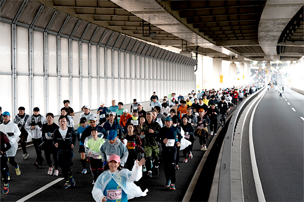 神奈川マラソン優勝の阿部さんは「引退しても月間300km」男子は宇田川選手が自己新Ｖ