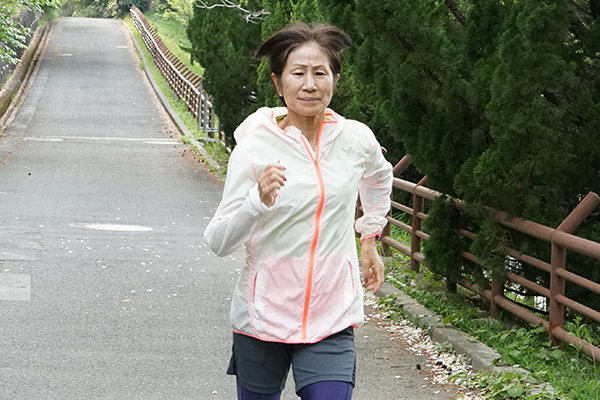 97回4時間切りの73歳サブフォー女性は「1日3万2000歩以上歩く」