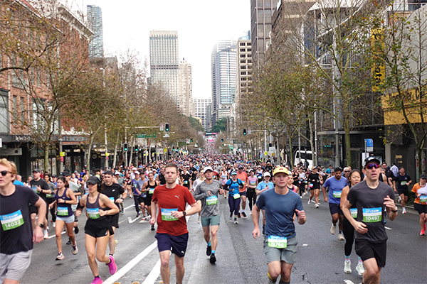 9万人が挑戦！ 14kmで制限4時間半“10億円住宅街”を走るファンラン大会