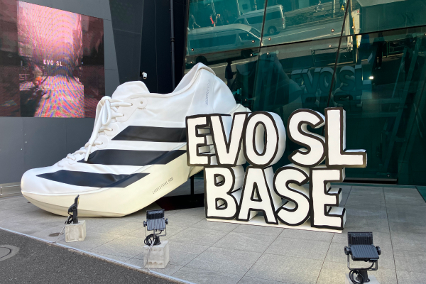 アディダスが原宿でポップアップ開催 「ライフスタイルランニング」の流れを反映