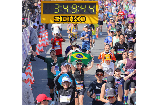 海外のサブフォー達成者は「月250km前後走る。そしてランニングを楽しむ」