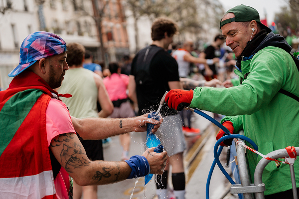 高速給水機で時間短縮できたのか？　セルフ給水になったパリマラソン