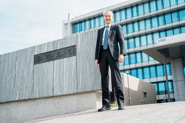 専修大学長は自己ベスト2時間52分　学長室にランニングシューズ4足常備