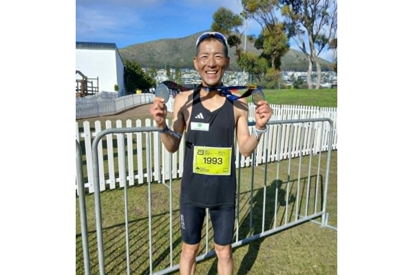 ケープタウンマラソンで開催された年代別世界選手権で優勝　三重県で活動する「45歳プロランナー」