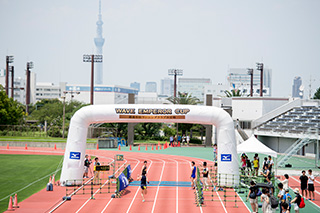 決勝は夢の島陸上競技場（東京都）。日本一高い建造物・スカイツリーも、日本一をかけたレースを見下ろしている!?