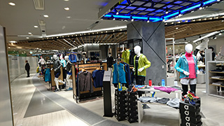 「reric新宿」店内。商品のレイアウトもおしゃれ。