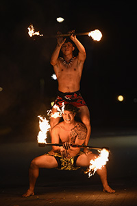 スタートセレモニーで行われたファイヤーダンス