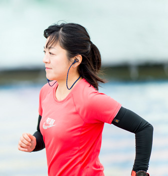 耳から外れにくい安心感「BackBeat FIT 305」