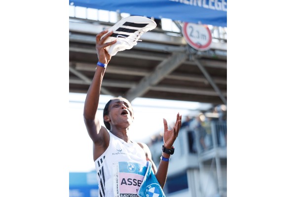 女子マラソンで世界新！　アセファ選手がアディダス史上最軽量*「ADIZERO ADIOS PRO EVO 1」で驚異の世界記録を樹立(PR)