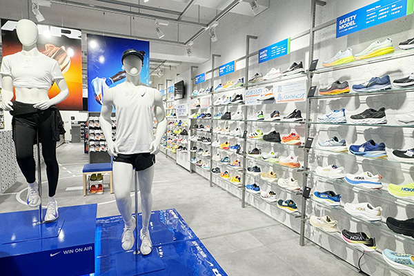 STEP SPORTS TOKYO FLAGSHIP STORE オープン！　お得なクーポンあります(PR)