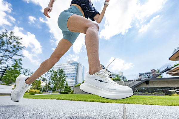 日本初上陸！　英国発ランニングブランドhyloATHLETICSの「足が弾む」「走り続けたくなる」次世代シューズとは？(PR)