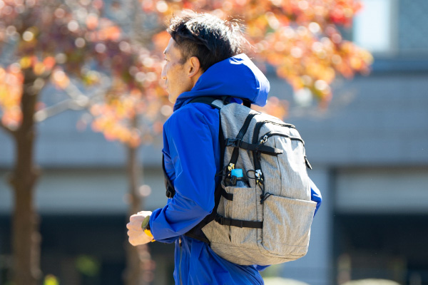 新登場！　ビジネスにも帰宅ランにも使えるマルチなバッグ!!